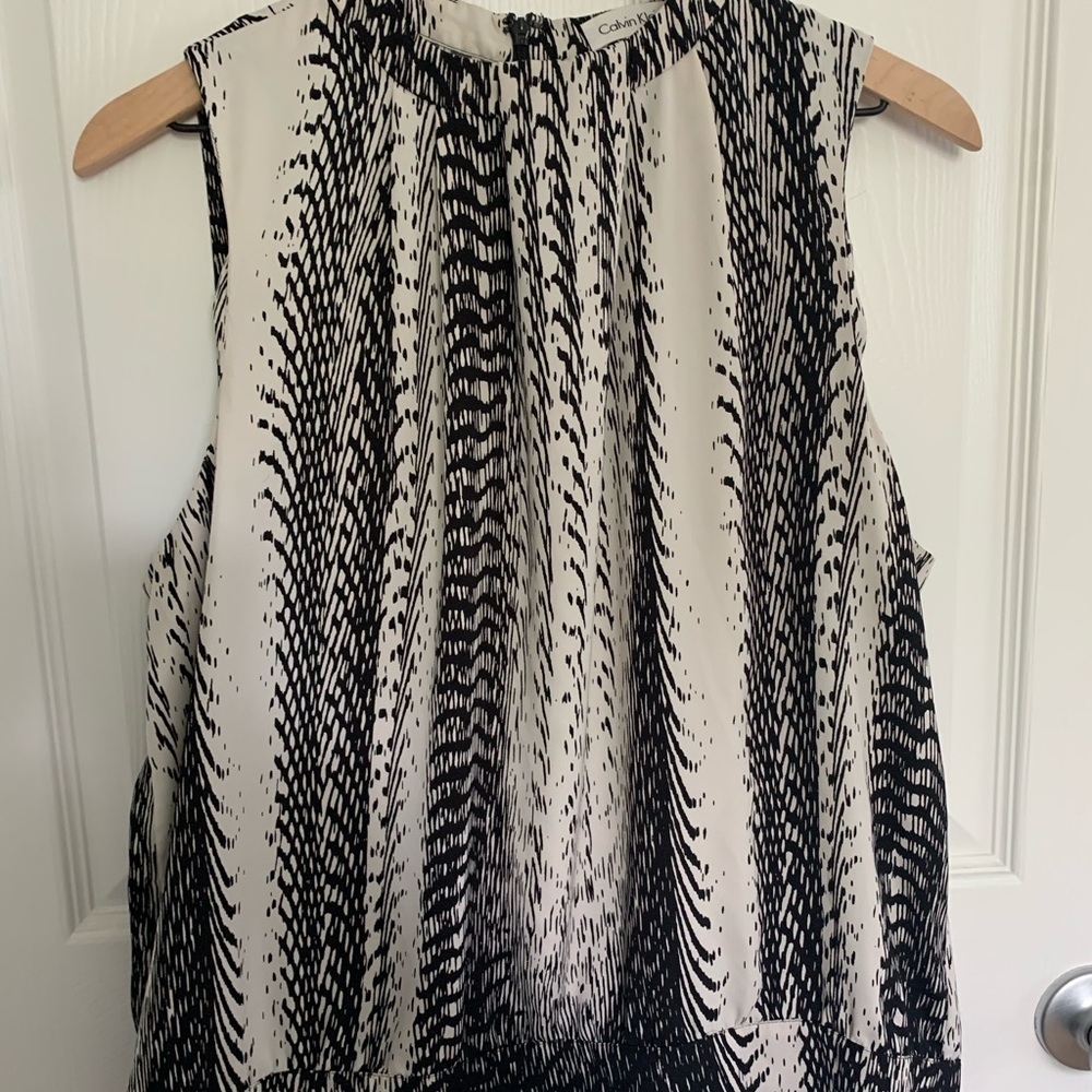 Calvin Klein super soft and beautiful top! Size L